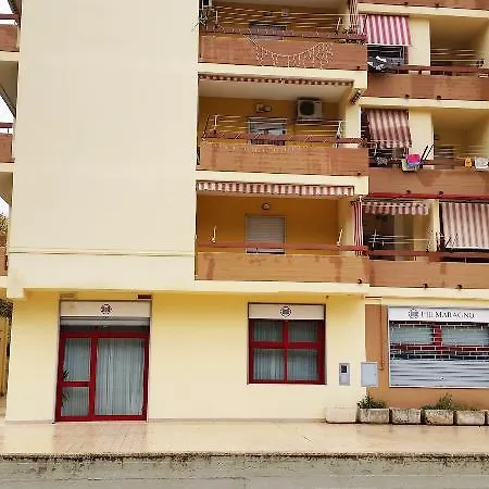 Casa Vacanze La Rocca Apartment *